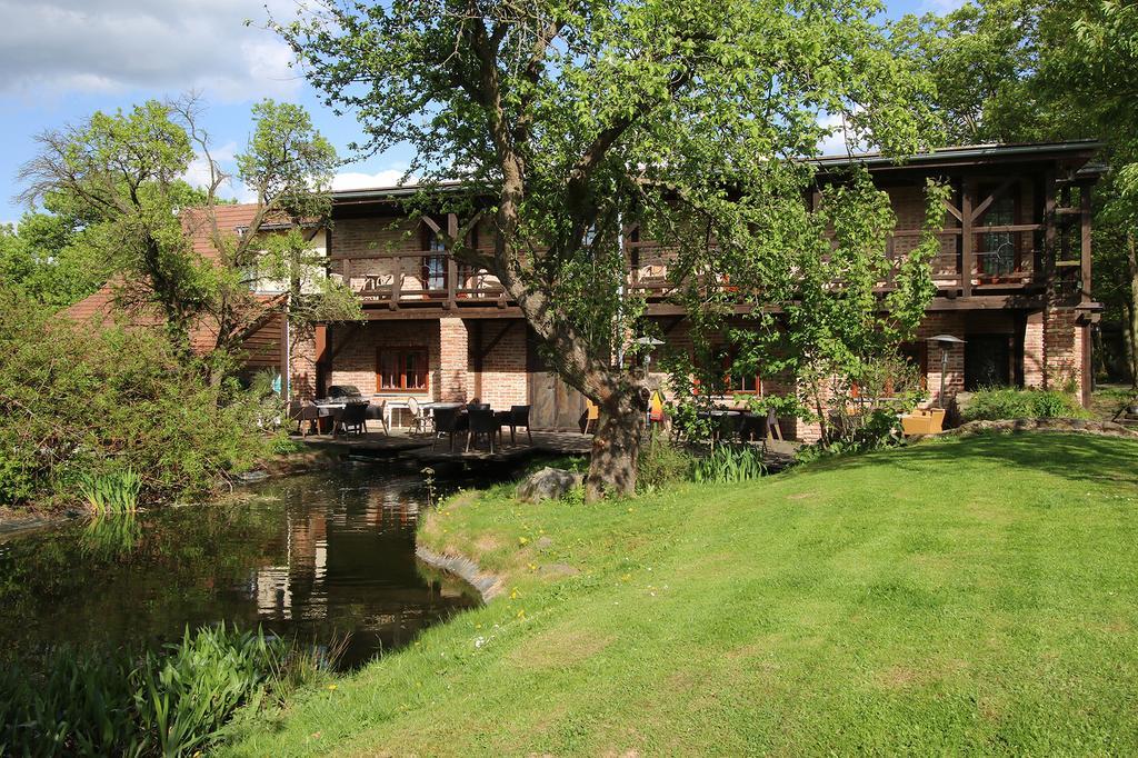 Areal Botanika Hotel Unhost Ngoại thất bức ảnh