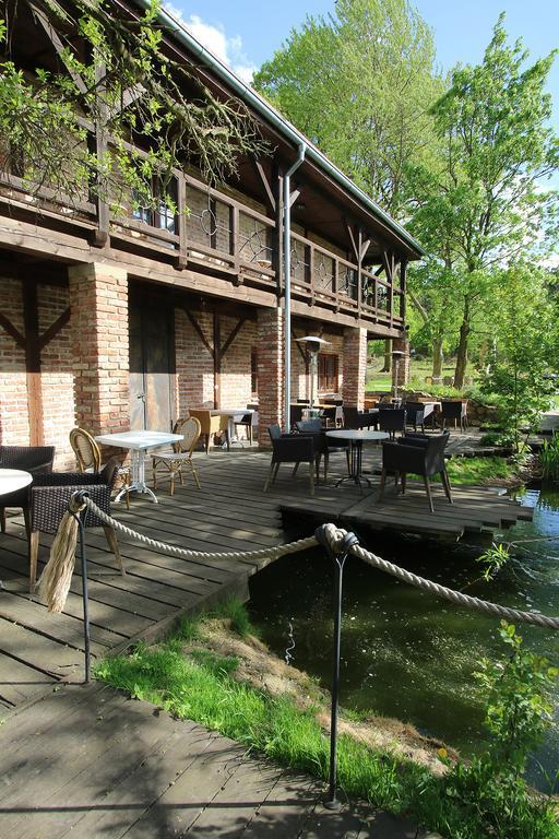 Areal Botanika Hotel Unhost Ngoại thất bức ảnh