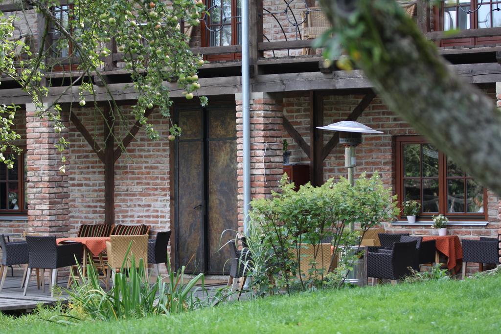 Areal Botanika Hotel Unhost Ngoại thất bức ảnh