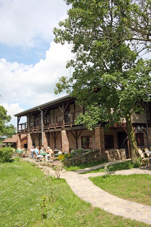 Areal Botanika Hotel Unhost Ngoại thất bức ảnh
