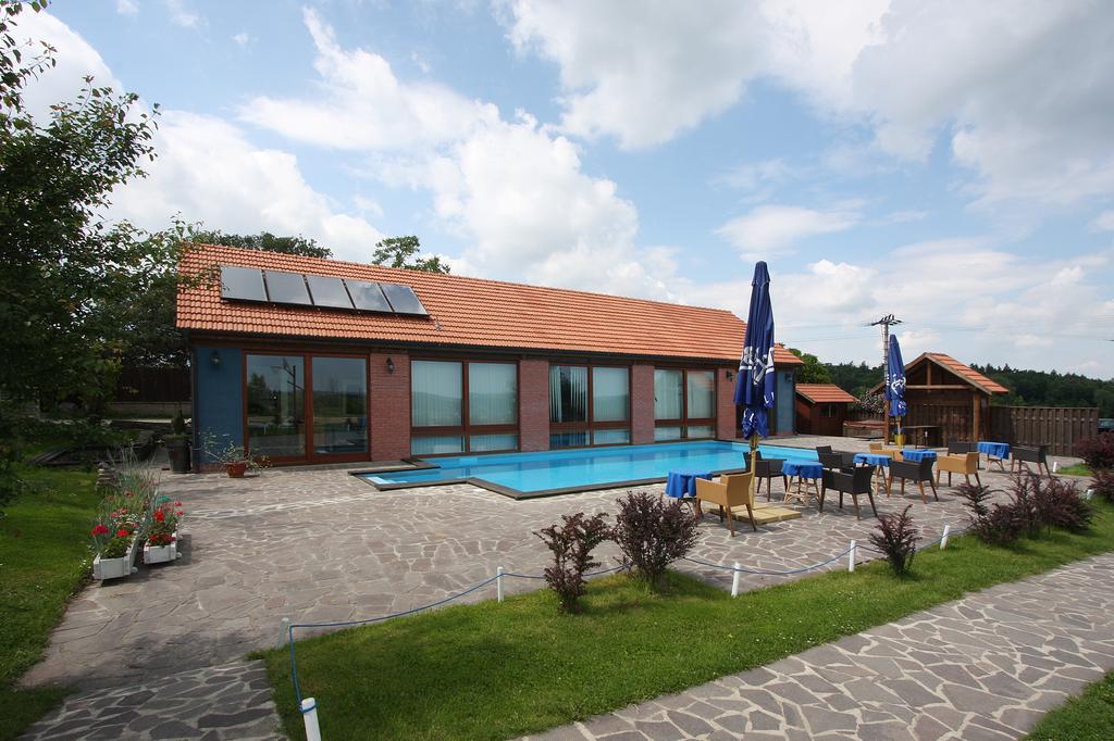 Areal Botanika Hotel Unhost Ngoại thất bức ảnh