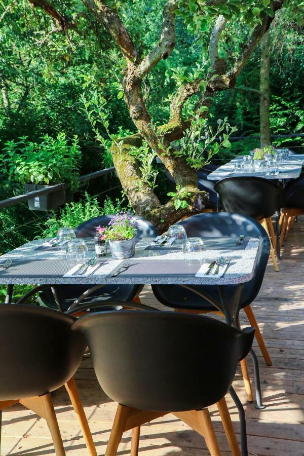 Areal Botanika Hotel Unhost Ngoại thất bức ảnh