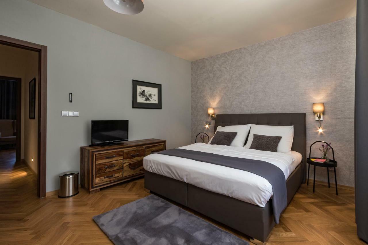Areal Botanika Hotel Unhost Ngoại thất bức ảnh