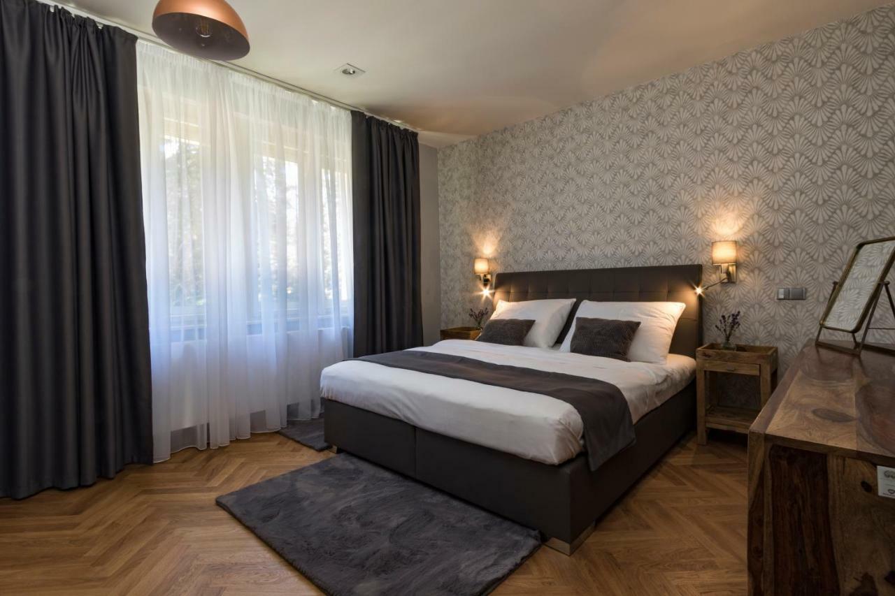Areal Botanika Hotel Unhost Ngoại thất bức ảnh