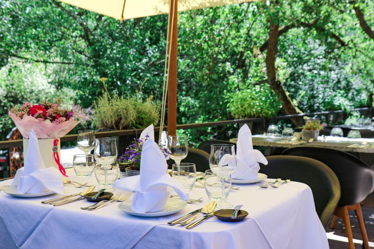Areal Botanika Hotel Unhost Ngoại thất bức ảnh