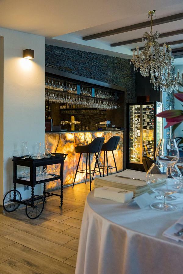 Areal Botanika Hotel Unhost Ngoại thất bức ảnh