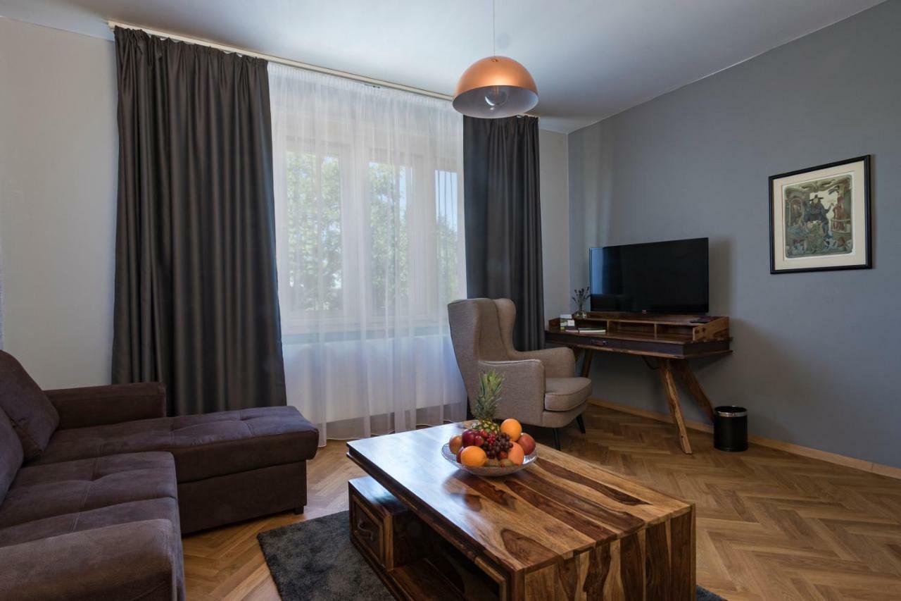 Areal Botanika Hotel Unhost Ngoại thất bức ảnh