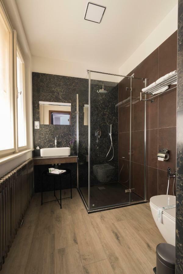 Areal Botanika Hotel Unhost Ngoại thất bức ảnh